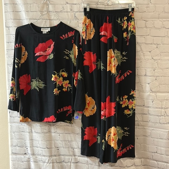 Bloomingdale's Pants - Bloomingdale’s Floral Print Wide Leg Silk Pants Suit SZ Small